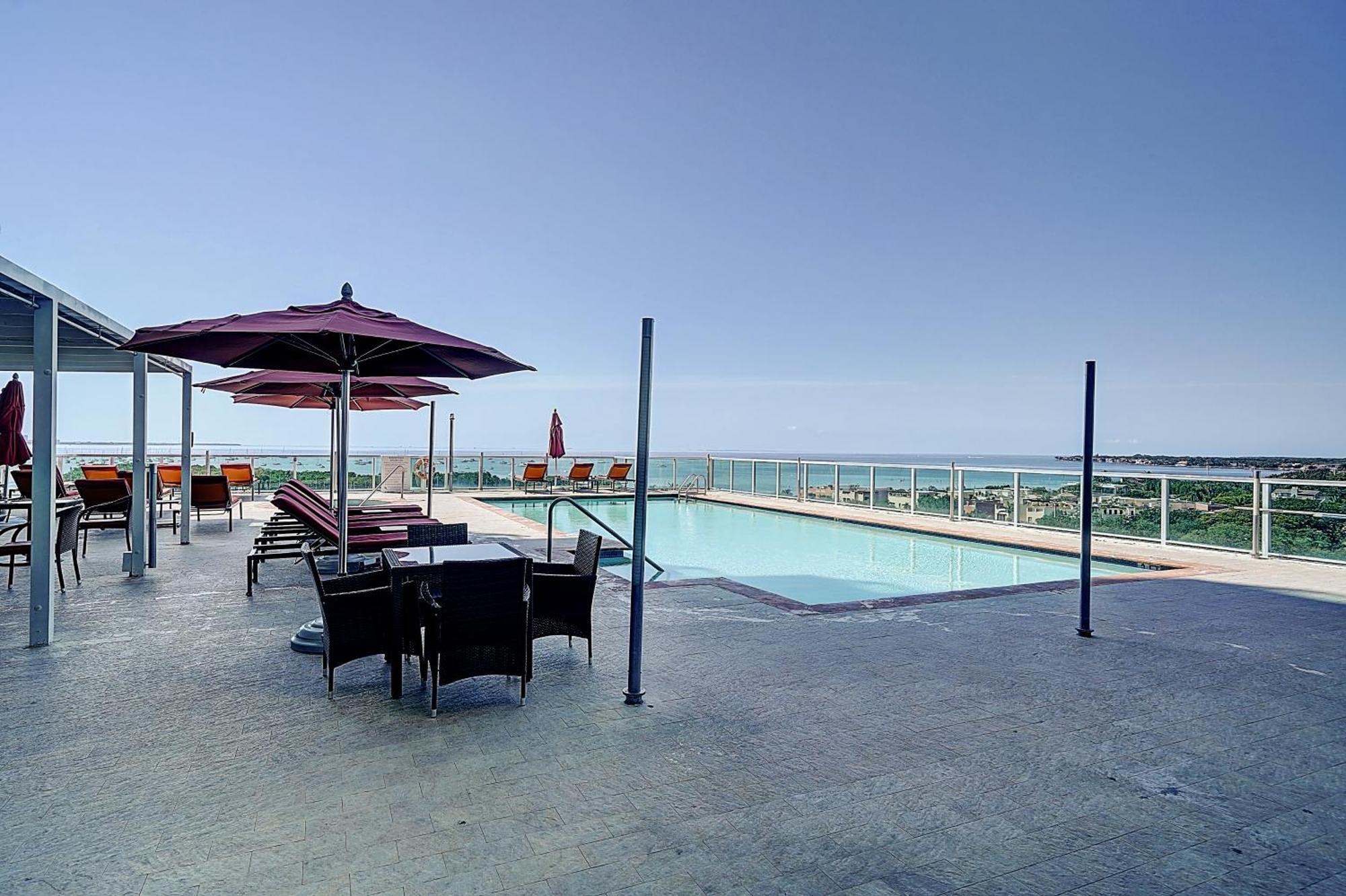 Coconut Grove 2 Bedroom Amazing Views Includes Parking Apartment *
